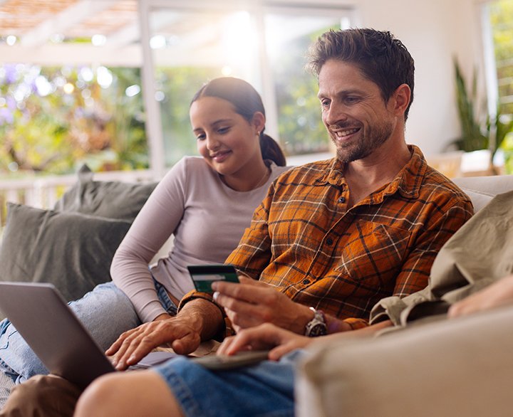 dad using card online with daughter
