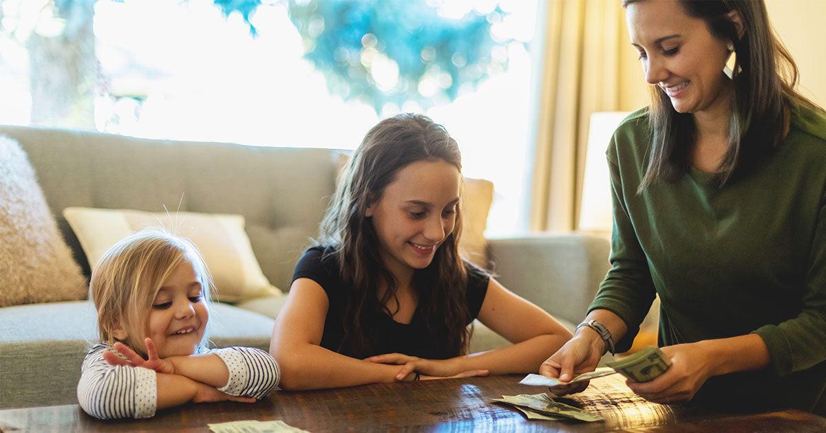 How to Build Healthy Financial Habits as a Family